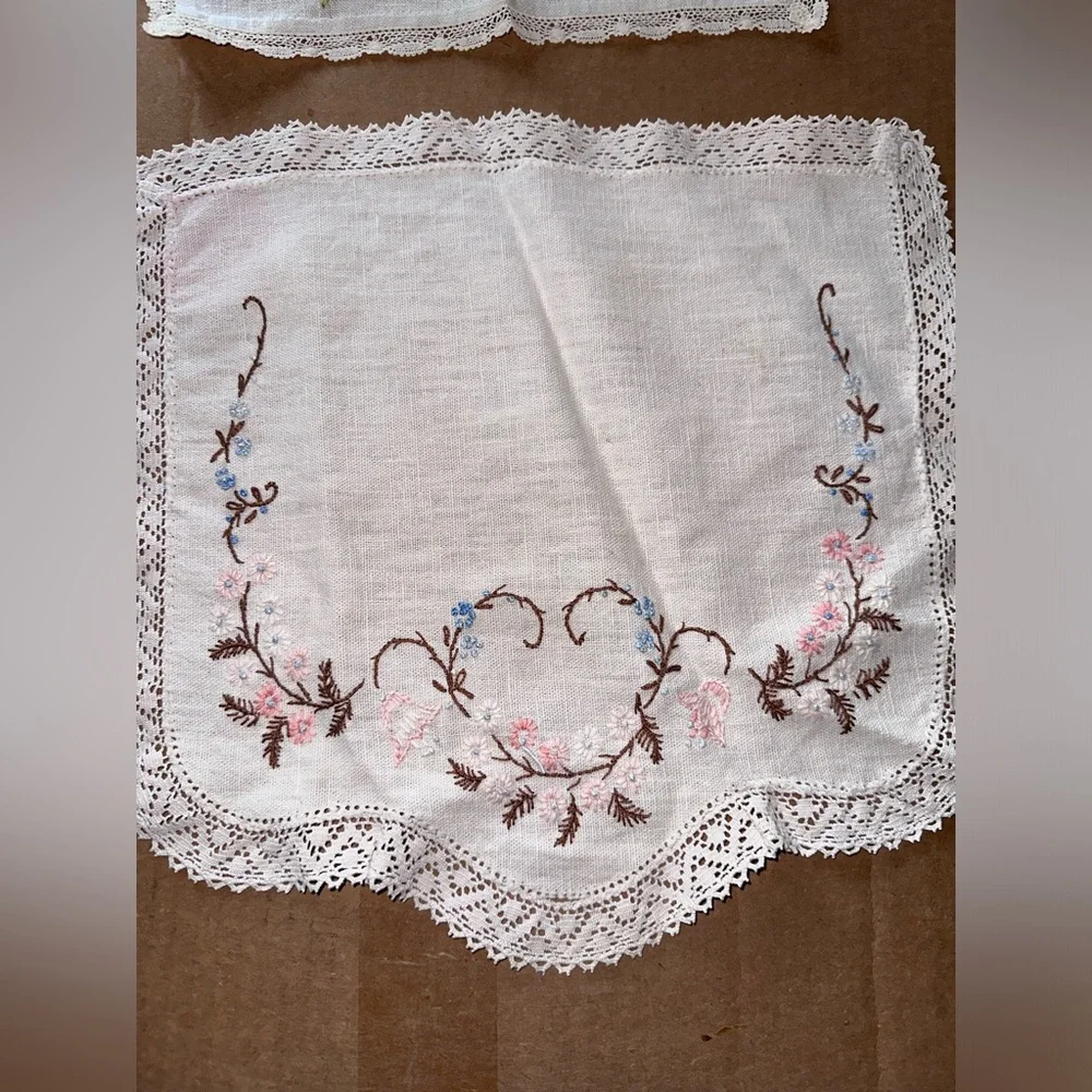 Lot of 5 doily Set